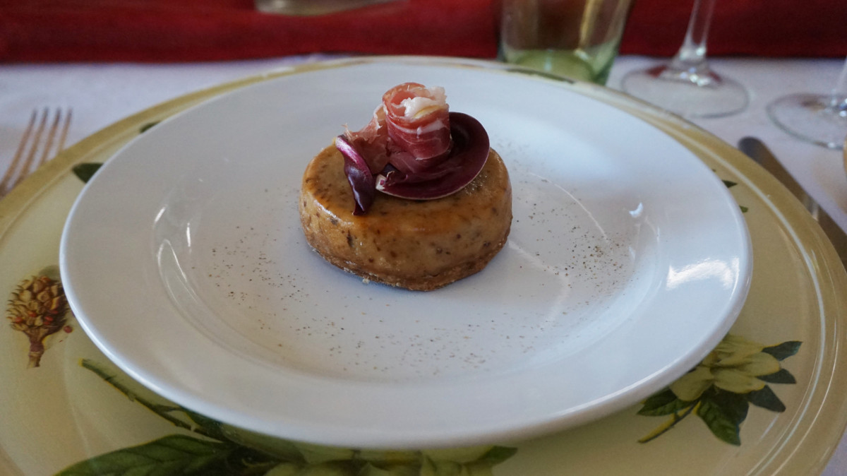 menù di natale sformatino al radicchio rosso di Treviso e Pecorino al pepe nero