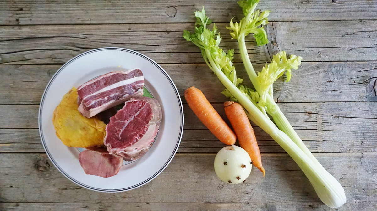 menù di natale bollito misto con salsa verde, composta di scalogno e mostarda ingredienti